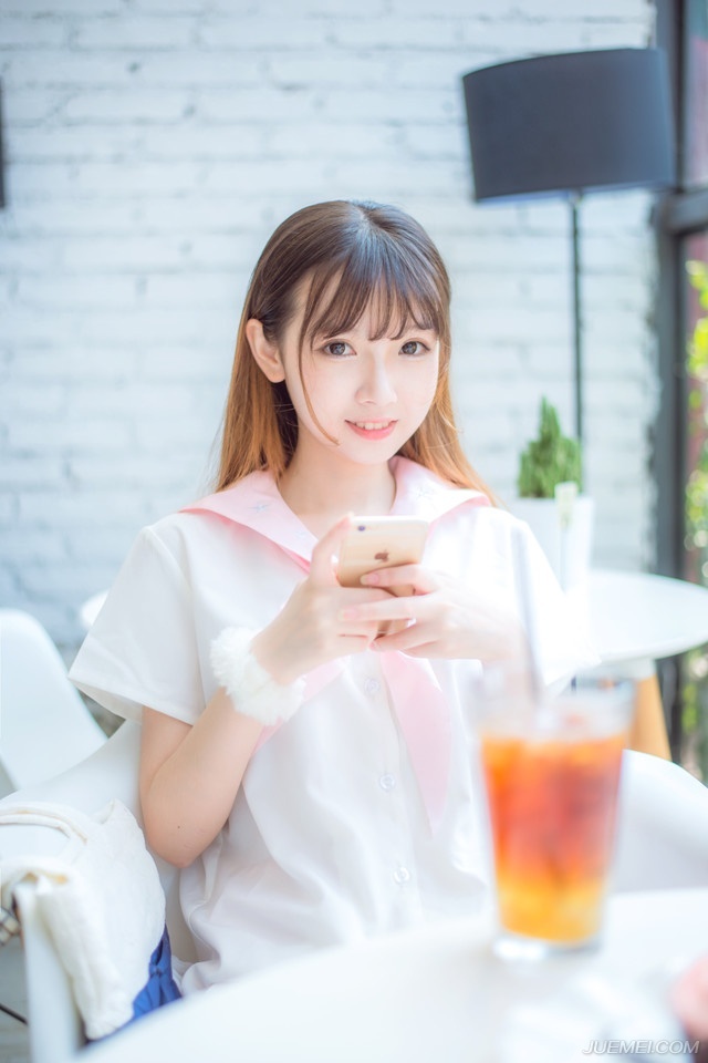 “退！退往夏口！”陈到咬了咬牙，此刻也只能退了，如果以柴桑大营的兵力来算，对方不可能在占据江夏，伏击自己的情况下，还有余力去夺取夏口，虽然眼下夏口已经成了一处死地，但除了夏口，他没有别的地方可退。